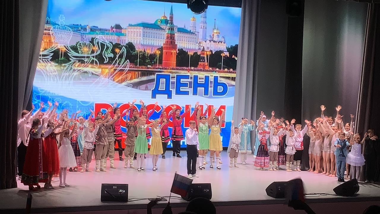 День России в лагере «Орлёнок» День России в лагере «Орлёнок».